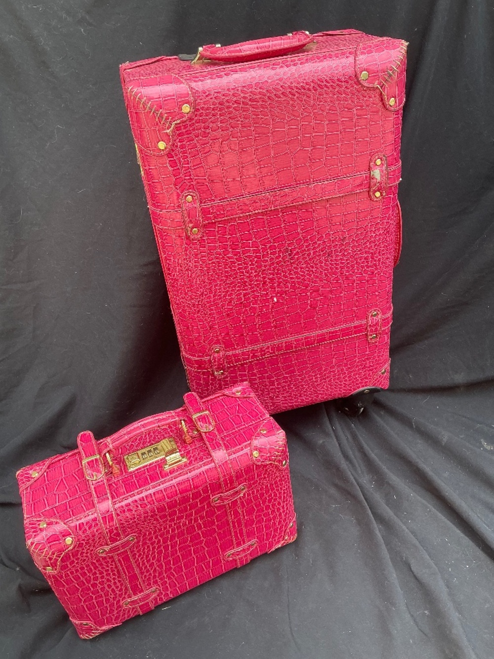 Travel suitcase set